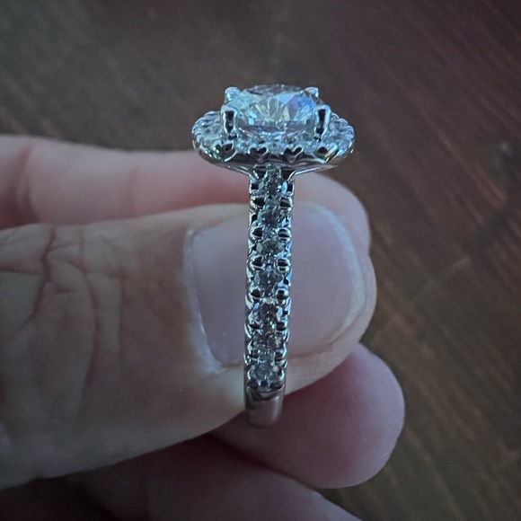 Dana Augustine diamond 1.05 carats ring - Picture 3 of 9